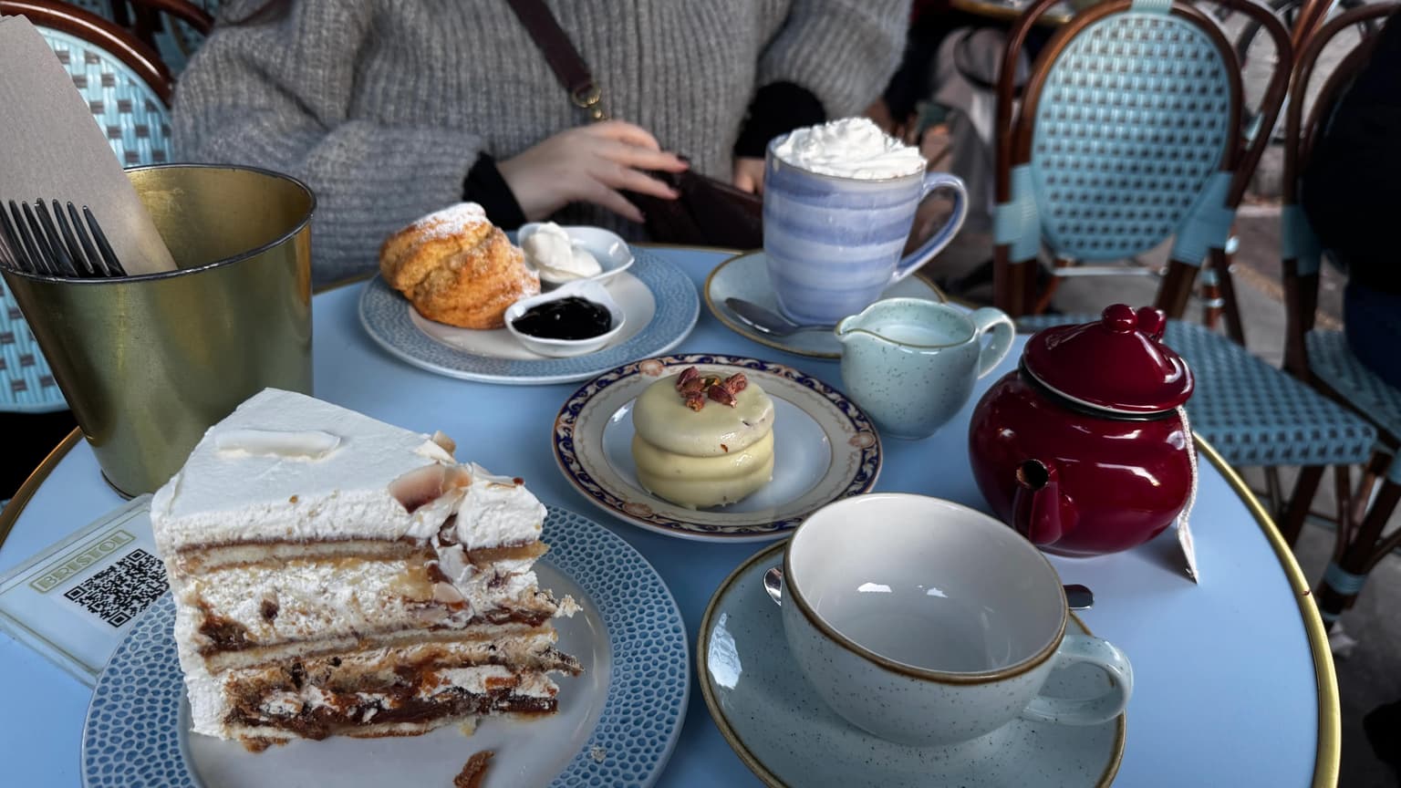 Relaxing Tea Time at Bristol Cafe – A Barcelona Gem