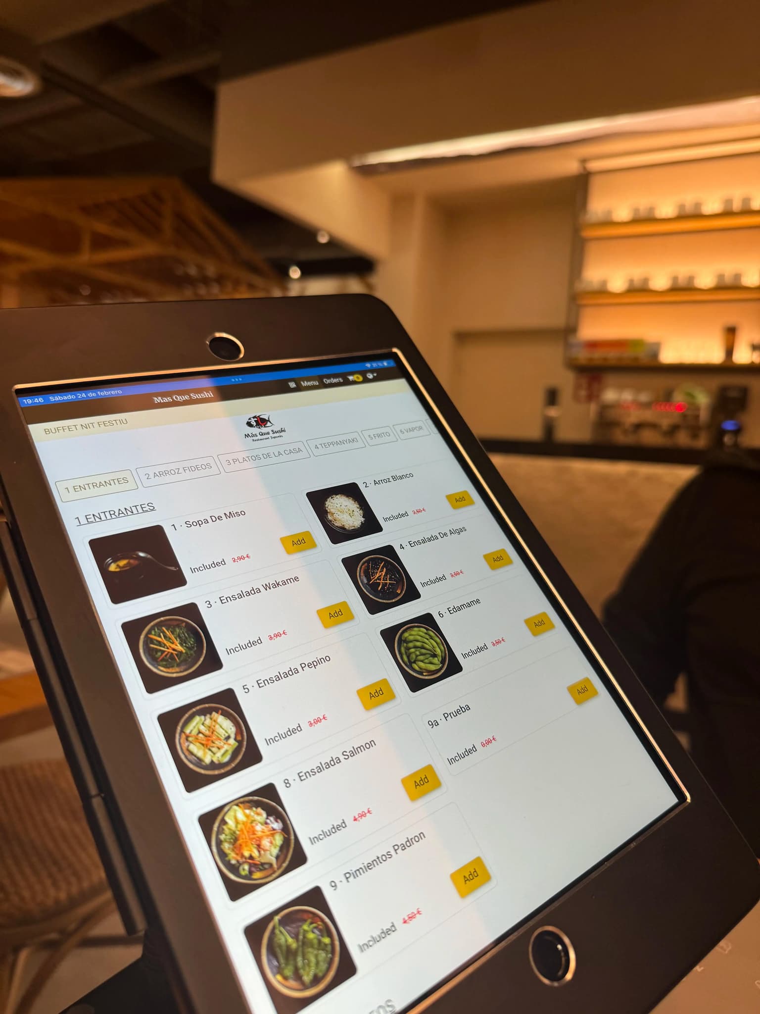 best-all-you-can-eat-sushi-in-barcelona-order-with-ipad