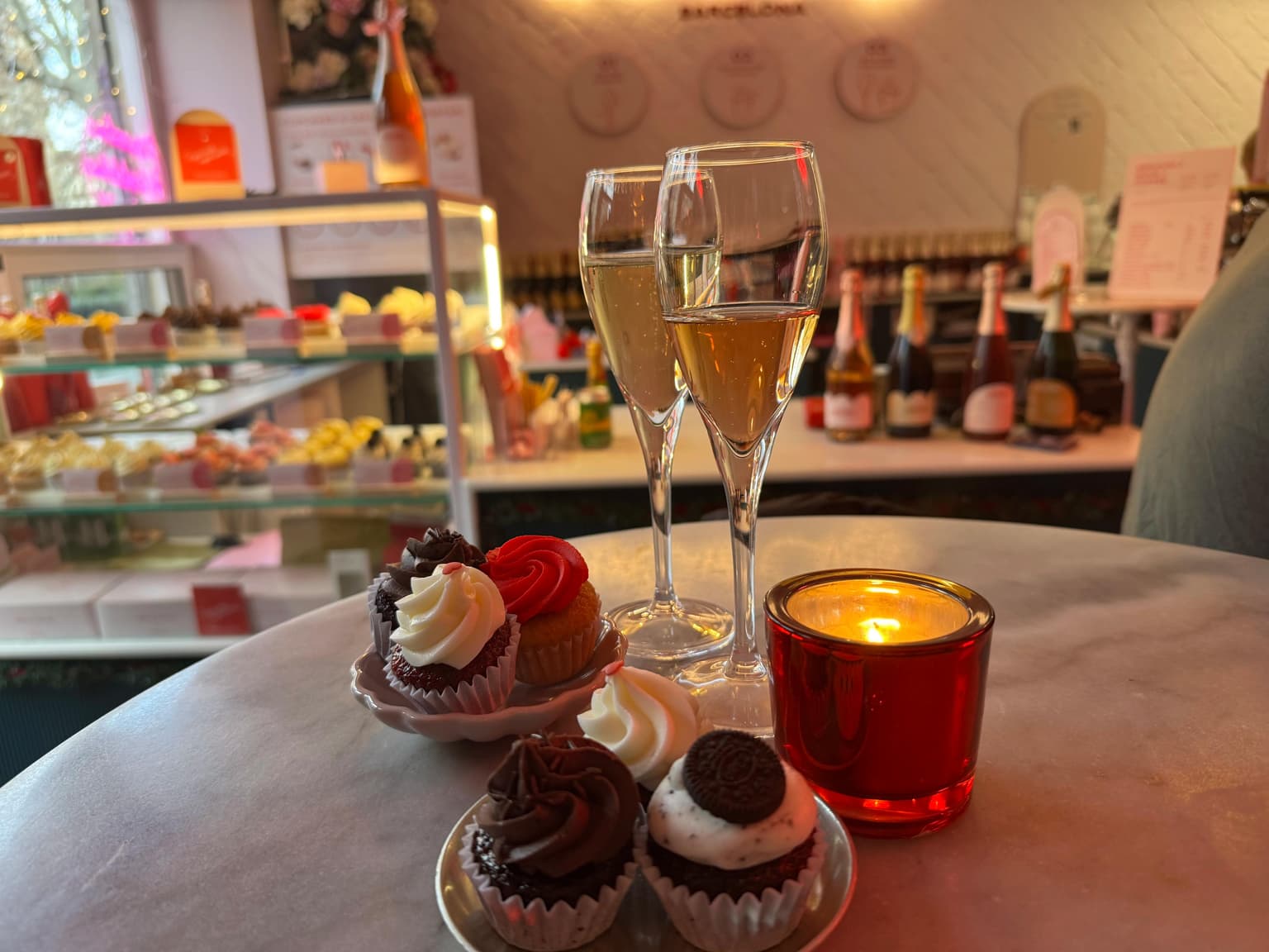 romantic-date-spot-in-barcelona-la-cava-cakery