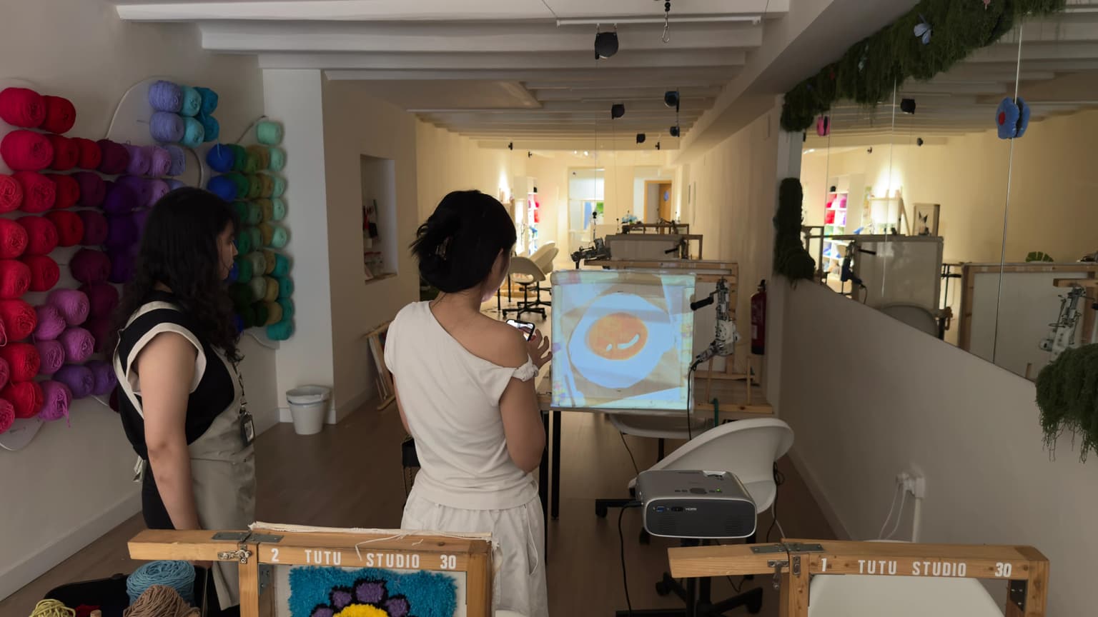 tutu-studio-barcelona-fun-rug-tufting-workshop