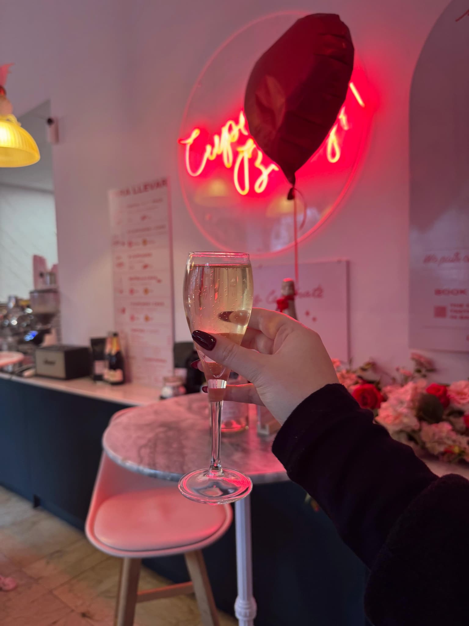 romantic-date-spot-in-barcelona-la-cava-cakery