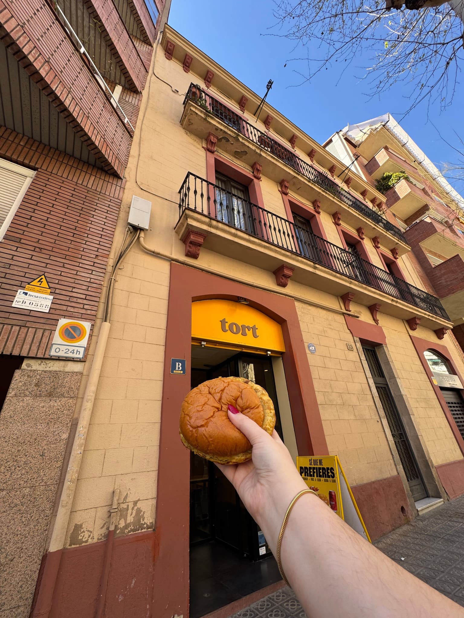 Tortilla de Patatas Burgers at Tort in Barcelona