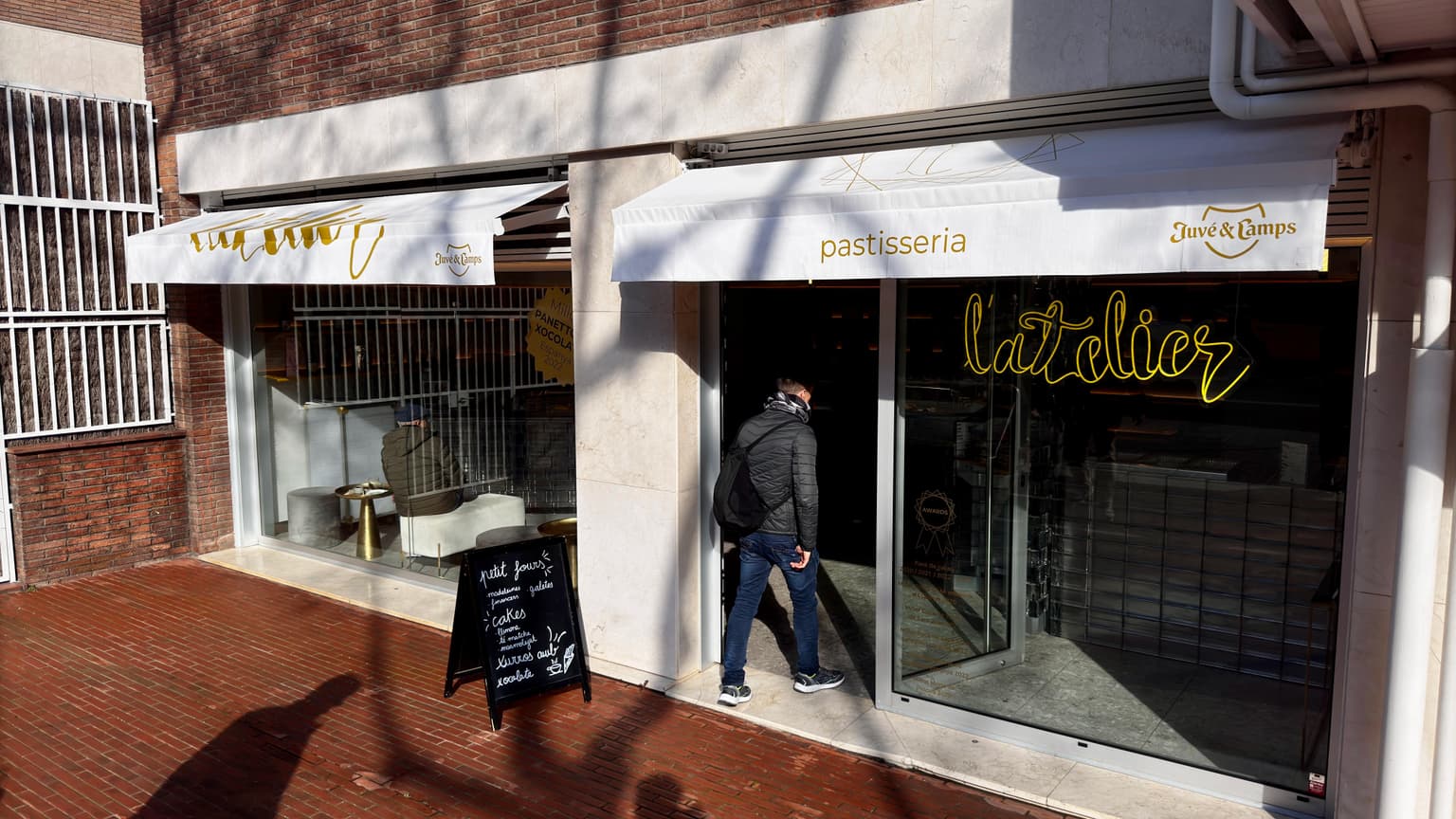 the-best-croissant-churros-in-barcelona-at-latelier